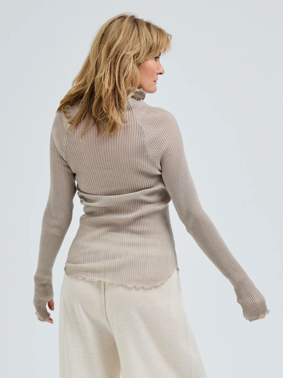 SEAMLESS BASIC Merinowolle Fiori Bluse Beige – Bild 2