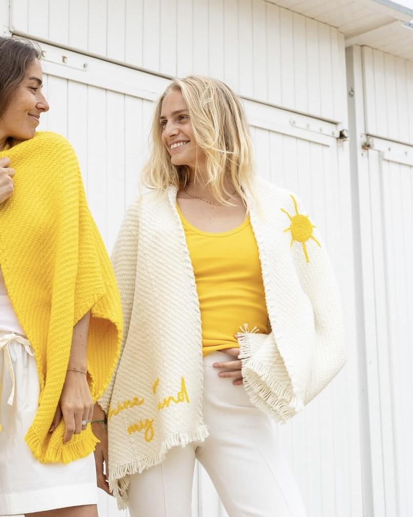 WEHVE Lose Cardigan Bella Sunshine on my Mind Ivoire 2 WEHVE Lose Cardigan Bella Sunshine on my Mind Ivoire – Bild 2